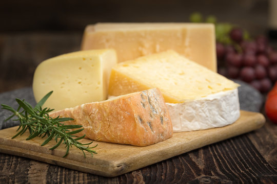 Cheeses with basil, rosemary, tomatoes and grapes.