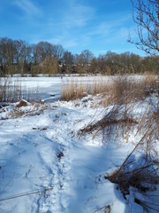 Winterlandschaft an einem See