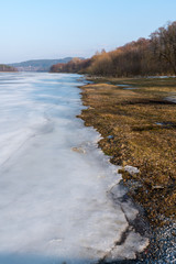 auftauendes Eis am Lipno Stausee