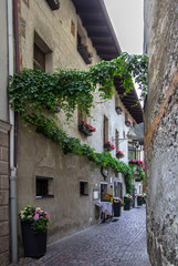 Fototapeta na wymiar Narrow street in Bolzano, Italy