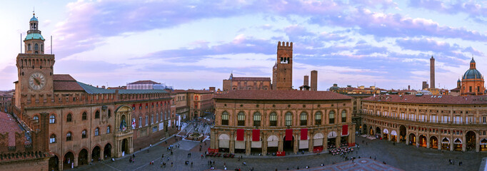 Panoramic view of piazza Maggiore - Bologna © xamnex