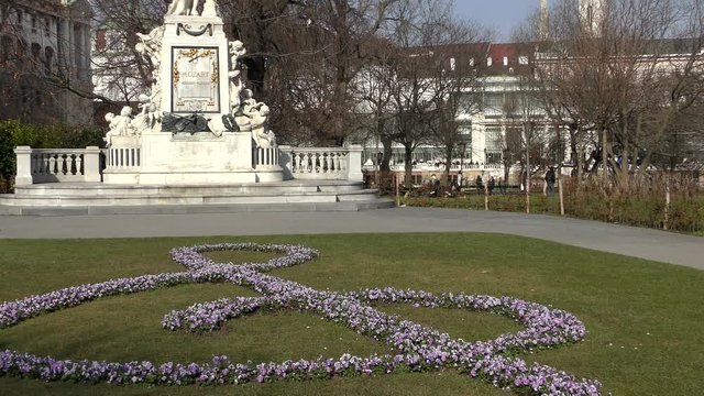 Mozart Denkmal im Wiener Burggarten