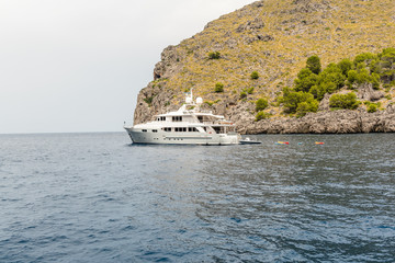 yacht in der bucht