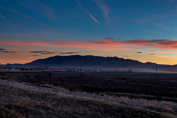 Obraz premium Stunning sunset looking off a house deck beyond the river and mountains