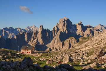Fototapeta na wymiar Hütte in den Dolomiten, Italien