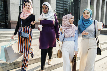 Islamic women friends shopping together on the weekend - obrazy, fototapety, plakaty