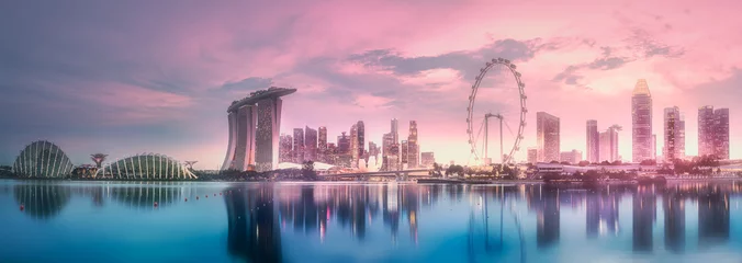 Schilderijen op glas Purple sunset of Marina bay skyline, Singapore © boule1301
