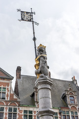 Fototapeta premium Statue of a lion on a pole holding a flag in Ghent, Belgium