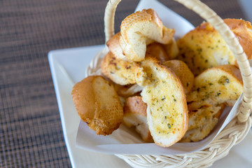 Garlic bread in the basket.