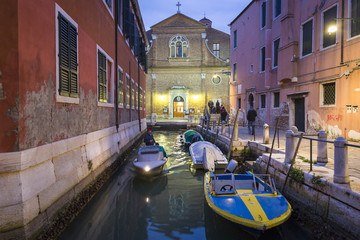 Fototapeta na wymiar Picturesque Venetian canal at night with colorful buildings., Venice, Italy