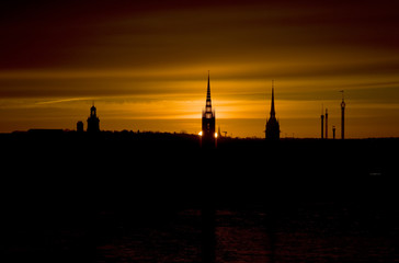 Obraz premium Two minutes after sunrise over the Old Town in Stockholm a cold winter day with a icy lake Malaren