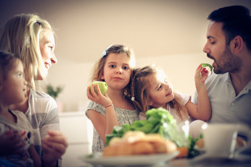 Family preparing healthy eat.
