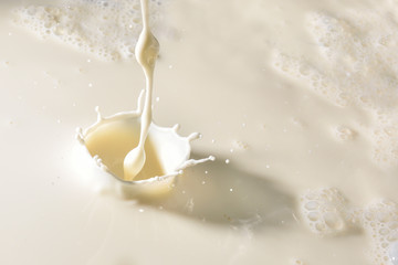 Splashing milk to the spill