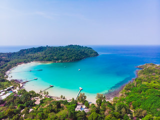 Fototapeta premium Aerial view of beautiful beach and sea with coconut palm tree