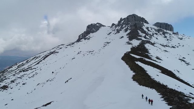 zirve dağlara y&uuml;r&uuml;y&uuml;ş yolculuğu ve macerası