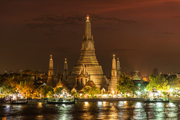 Wat Arun in der Abenddämmerung