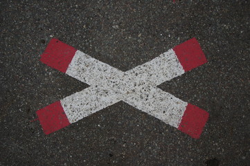 Andreaskreuz auf Strasse