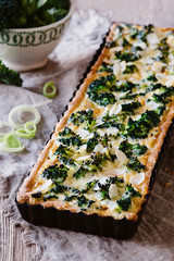Brokkoli Quiche - leckere vegetarische Quiche mit Brokkoli und Lauch 02