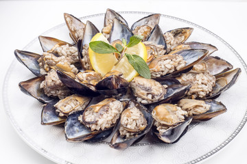 Stuffed mussels (midye dolma)