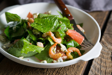 Fresh salad with shrimps and blue cheese