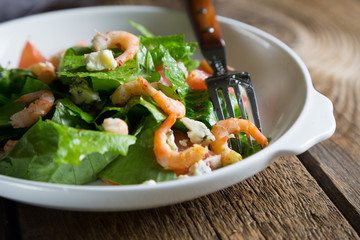 Fresh salad with shrimps and blue cheese