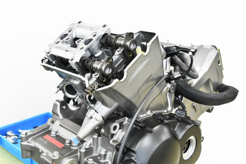 Fototapeta premium V型モーターサイクルエンジンの整備 