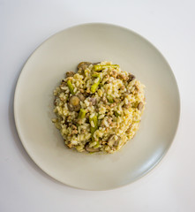 risotto con espárragos y carne