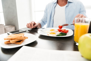 Obraz na płótnie Canvas Close up of man having healthy breakfast