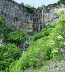 Fototapeta na wymiar Waterfall Skaklya in Stara Planina mountain, Bulgaria. He is among one of the highest waterfalls in Bulgaria and is 85 metres high.