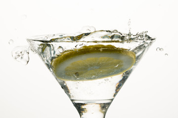 Maden suyuna düşen limon dilimi