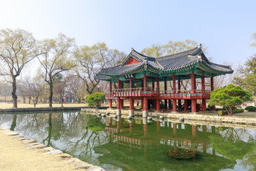 Naklejka premium Traditional Gwanghalluwon Pavilion scene in spring
