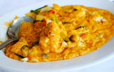 stir fried crab in yellow curry