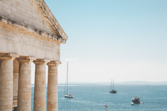 Panorama di Arillas Grecia - Corf&ugrave; -   Veduta del mare con tempio