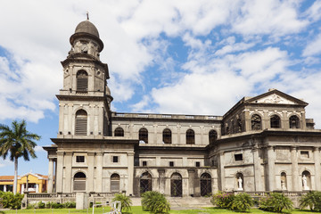 Fototapeta na wymiar Old Cathedral of Managua