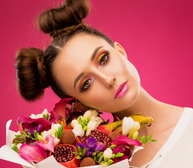 Obraz na płótnie Canvas Face woman, fruit bouquet, pink