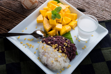 Mango with sticky rice in Thai style dessert.