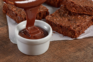 Chocolate sauce flow