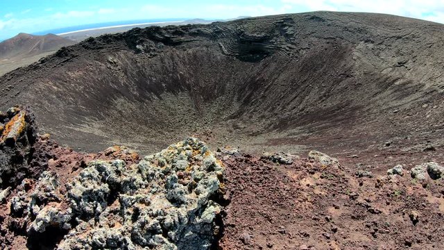 Vulkanlandschaft auf Fuerteventura, Kanaren, Vulkangestein, Lava, Weite, Urlaub, 4K