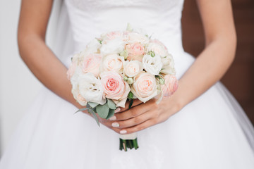 Bridal morning details. Wedding bouquet in the hands of the bride, selectoin focus