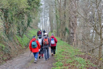 Obraz premium Randonneurs seniors en Bretagne