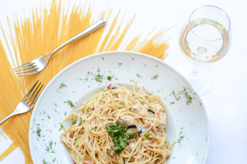 lunch, spaghetti, dinner, meal, restaurant, background, gastronomy, parmesan, ingredient, tasty, nutrition, pasta, plate, food, cheese, cooking, close, closeup, cuisine, dish, bacon, ham, parsley, por