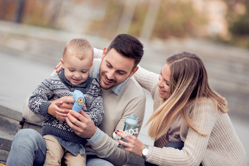 Fototapeta premium Happy young family in city street,having fun.