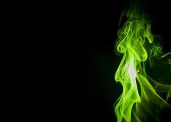 Obraz premium Green smoke on black background