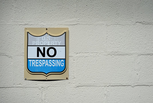 no trespassing sign on wall