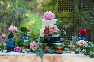 Wedding Cake with bohemian style flower decoration