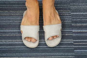 close up sandal is too tight for men's feet to get into