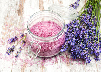 Obraz na płótnie Canvas Massage salt with lavender