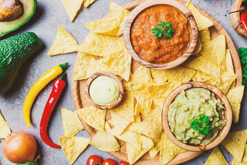 Mexican nachos with dip