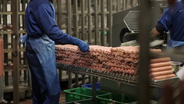 Raw-smoked sausage production