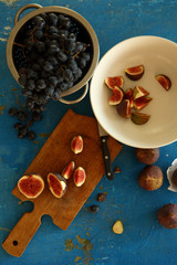 Figs and grapes for jam